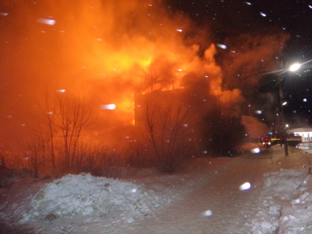 Пожарно-спасательные подразделения выезжали на пожар в пос. Коноша на ул.Мамонова в Коношском районе