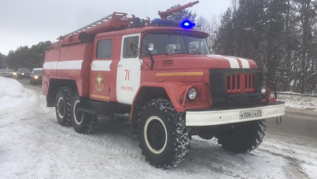Пожарно-спасательные подразделения приняли участие в ликвидации последствий ДТП в Коношском районе